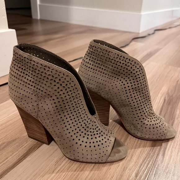 Vince Camuto Open Toe Bootie - Picture 7 of 8